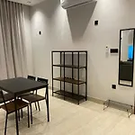 مسكن قطون - الملقا D401 - مع فناء خارجي