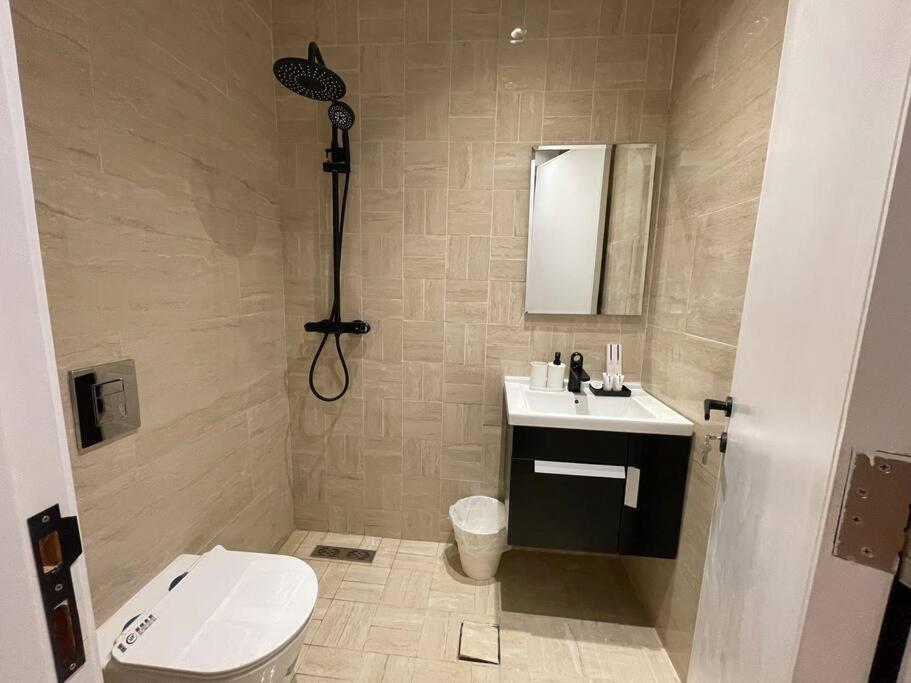 مسكن قطون - الملقا D401 - مع فناء خارجي * Riyadh