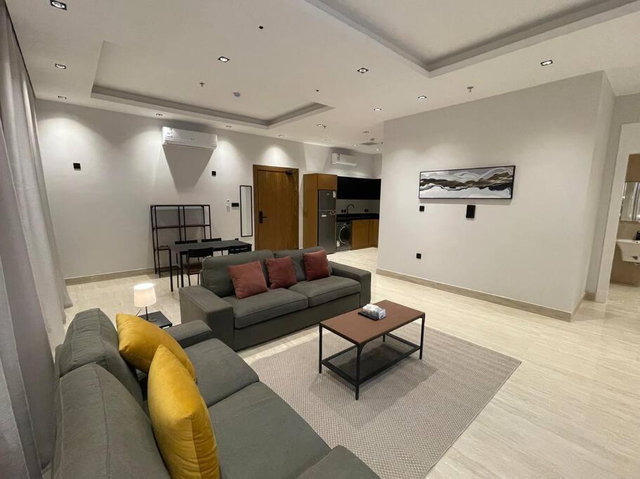 مسكن قطون - الملقا D401 - مع فناء خارجي