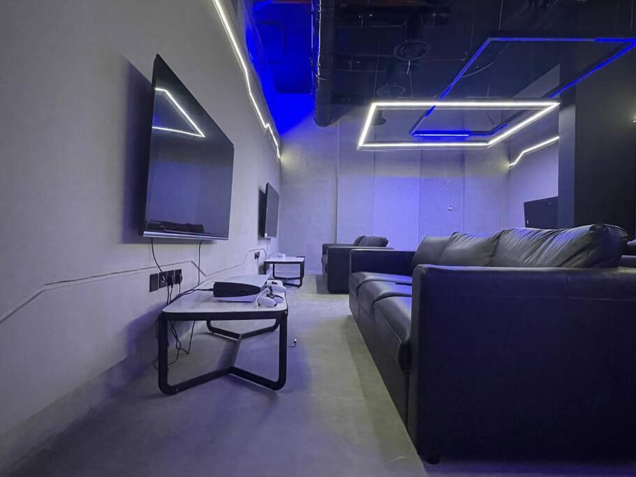 مسكن قطون - الملقا D401 - مع فناء خارجي *